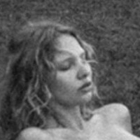 Nika Khromova Çıplak