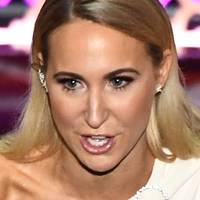 Nikki Glaser Çıplak