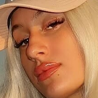 Nina Janova Çıplak