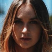 Nina Suess Çıplak