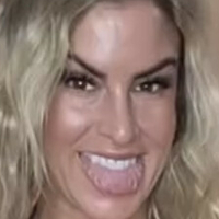 Nurse Gwennie Çıplak