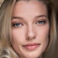Phoebe McKellar Çıplak