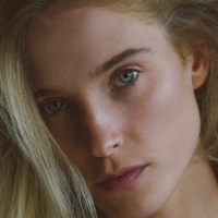 Polina Logvin Çıplak