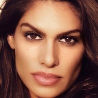 Rayna Tharani Çıplak