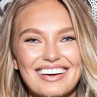 Romee Strijd Çıplak