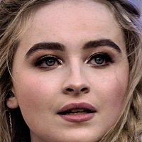 Sabrina Carpenter Çıplak