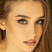 Sandra Hachula Çıplak
