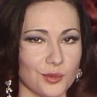 Sara Lezana Çıplak