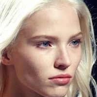 Sasha Luss Çıplak