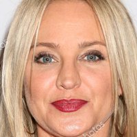 Sharon Case Çıplak