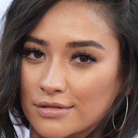 Shay Mitchell Çıplak