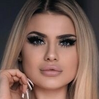 Skyla Golden Çıplak