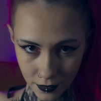 Skylar Calico Çıplak