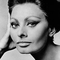 Sophia Loren Çıplak