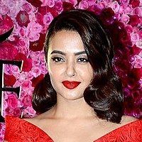 Surveen Chawla Çıplak
