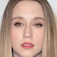 Taissa Farmiga Çıplak
