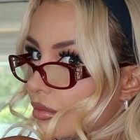 Tana Mongeau Çıplak