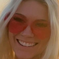Taylor Hughs Çıplak
