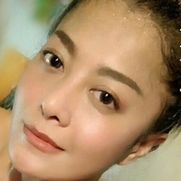 Thai Model Champagne Çıplak