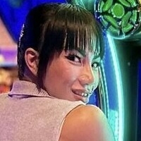 Tina Nguyen Çıplak