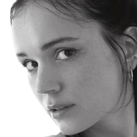 Valeria Skjørvestad Çıplak