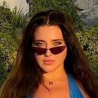 Vyeta Mustafina Çıplak