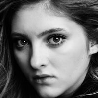 Willow Shields Çıplak