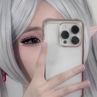 y3miku Çıplak