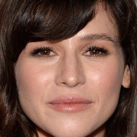 Yael Stone Çıplak