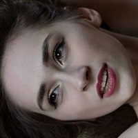 Yana West Çıplak