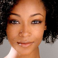 Yaya DaCosta Çıplak