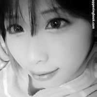 Yuinyan Çıplak