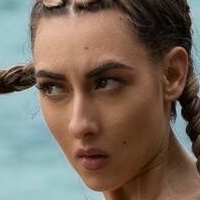 Yvonneleitn Çıplak